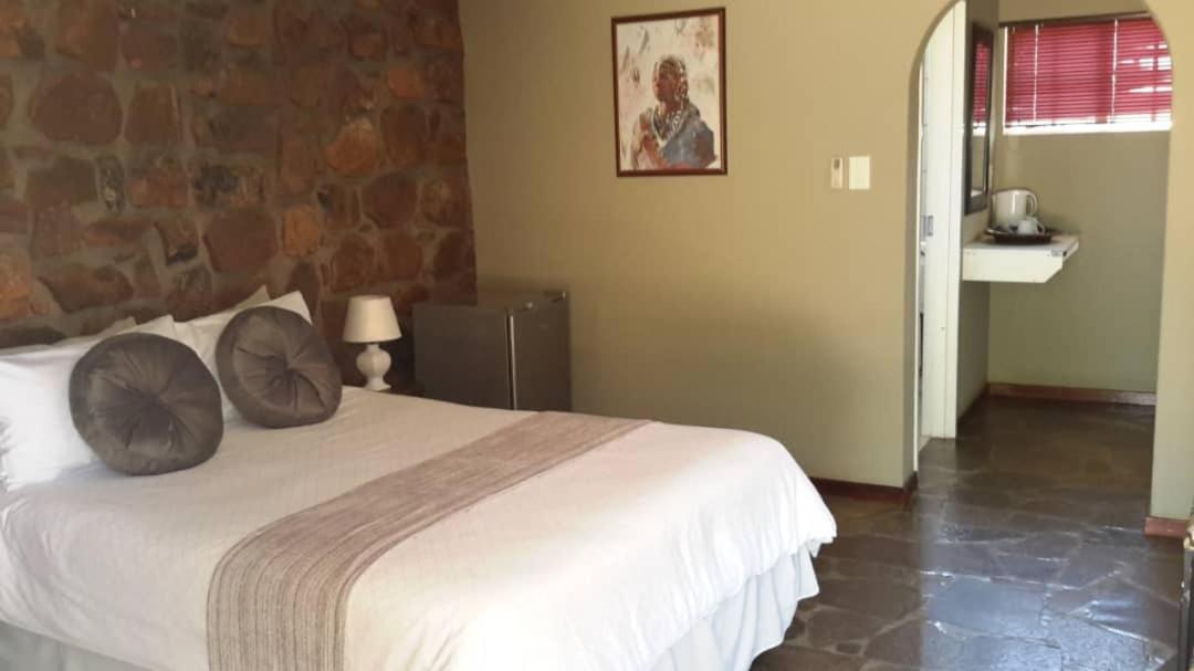 Khan River Lodge Wilhelmstal 外观 照片